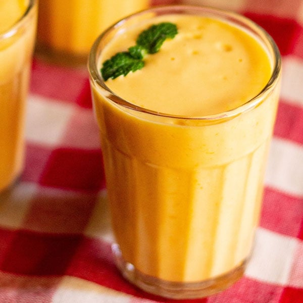 Mango Lassi Recipe (Creamy & Thick)